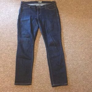 Old Navy Flirt SZ 6 Short Denim Jeans